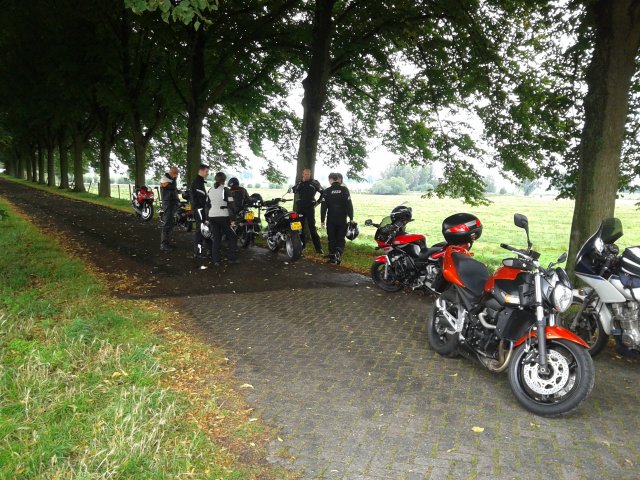 2013-08-18_efkes_weg_over_de_maas_meierijroute 01